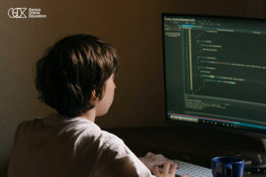 ما هو العمر المناسب لتعليم الطفل البرمجة؟